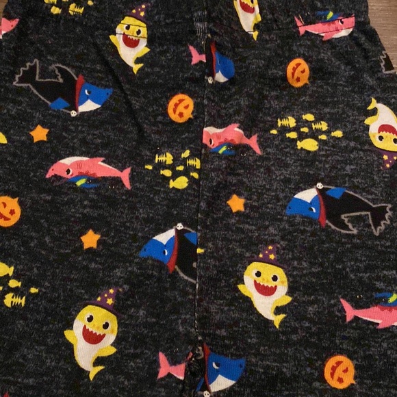 2T Baby Shark Glow in the Dark Halloween Pajama- New! - Picture 4 of 4